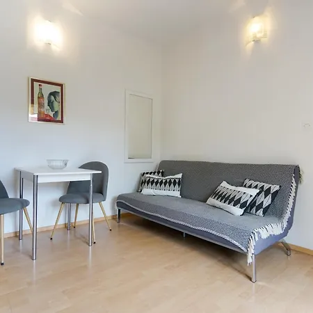 アパート Osljak プレコ